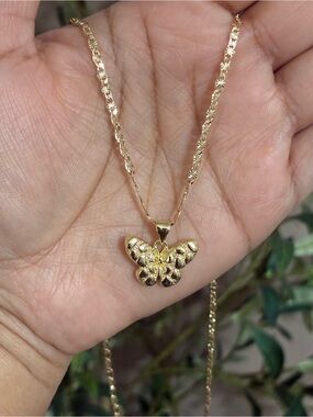 ORO LAMINADO 18k GOLD FILLED NUGGET BUTTERFLY PENDANT And 22 Inch Necklace